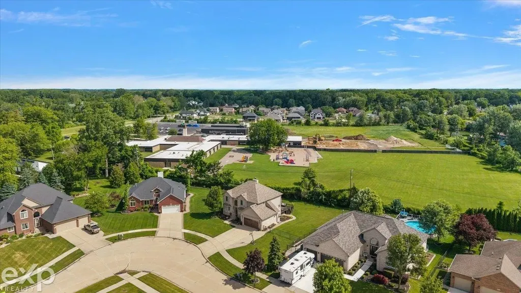 47645 Burlingame Drive Chesterfield Township MI 48047