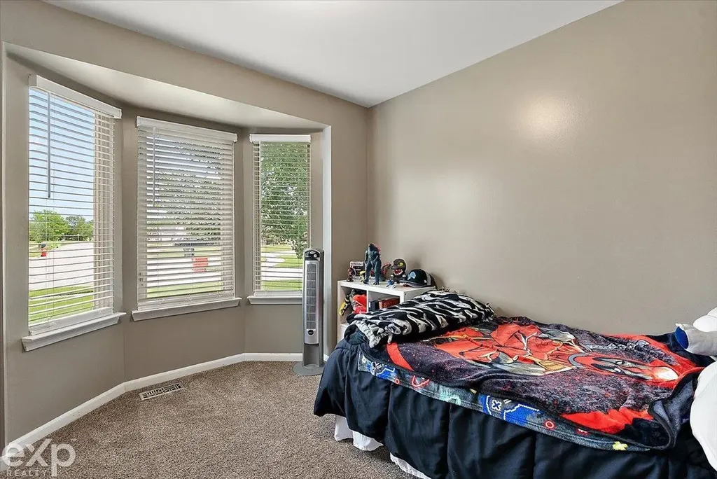 47645 Burlingame Drive Chesterfield Township MI 48047