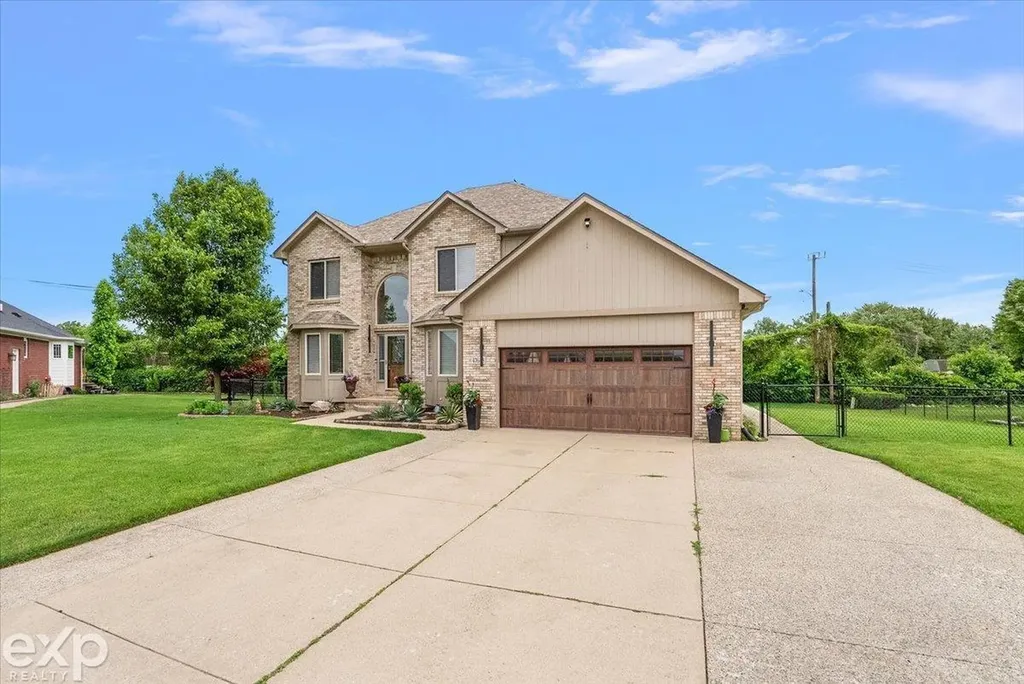 47645 Burlingame Drive Chesterfield Township MI 48047