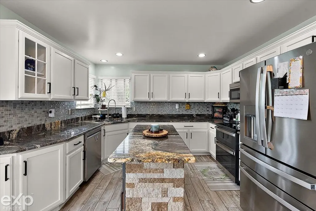 47645 Burlingame Drive Chesterfield Township MI 48047