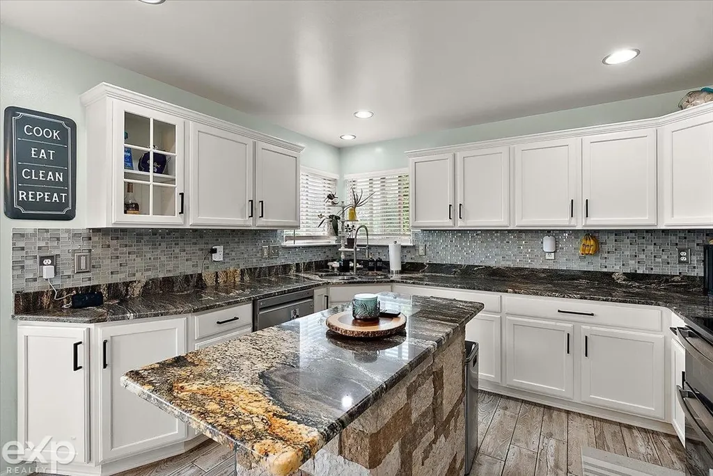 47645 Burlingame Drive Chesterfield Township MI 48047