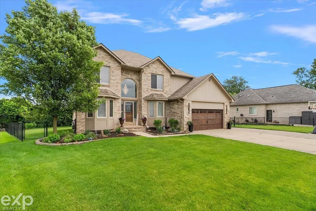 47645 Burlingame Drive Chesterfield Township MI 48047