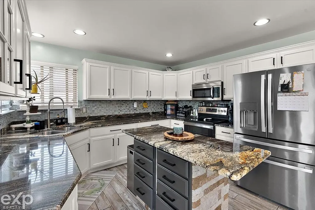 47645 Burlingame Drive Chesterfield Township MI 48047