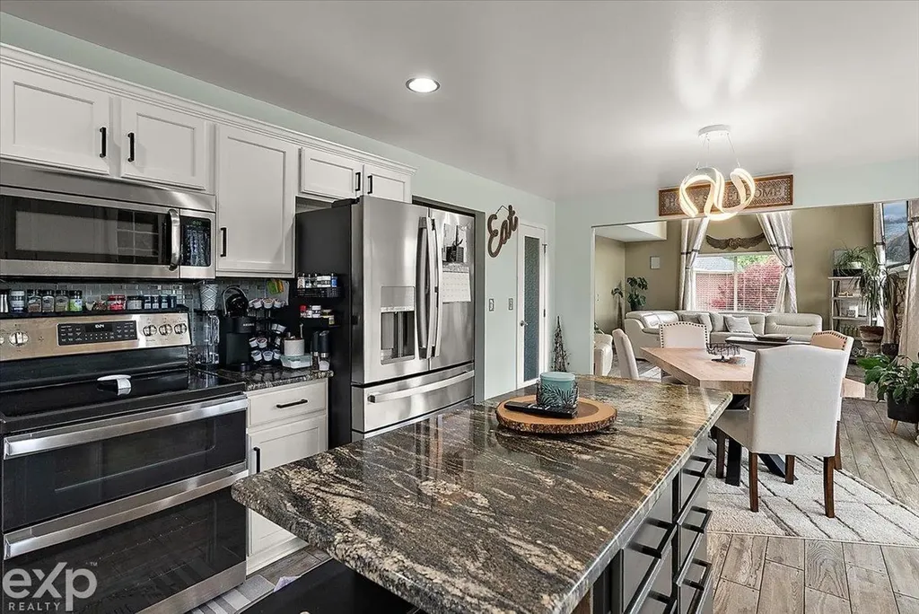 47645 Burlingame Drive Chesterfield Township MI 48047