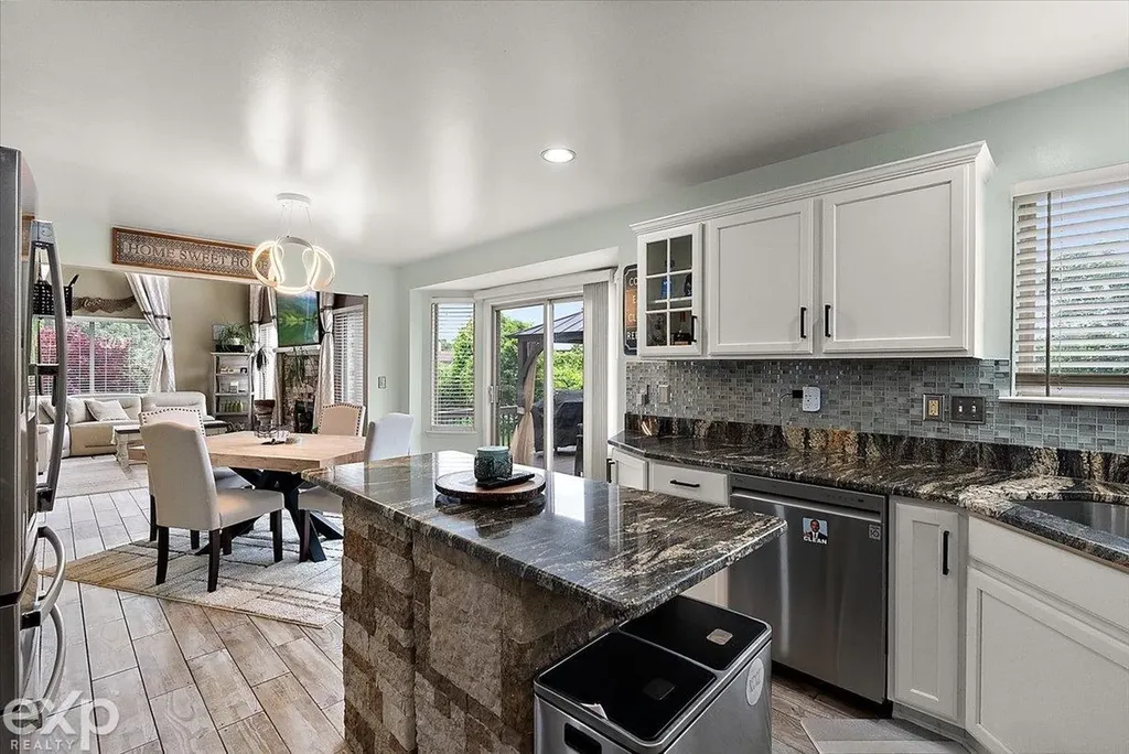 47645 Burlingame Drive Chesterfield Township MI 48047