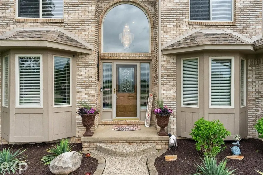 47645 Burlingame Drive Chesterfield Township MI 48047
