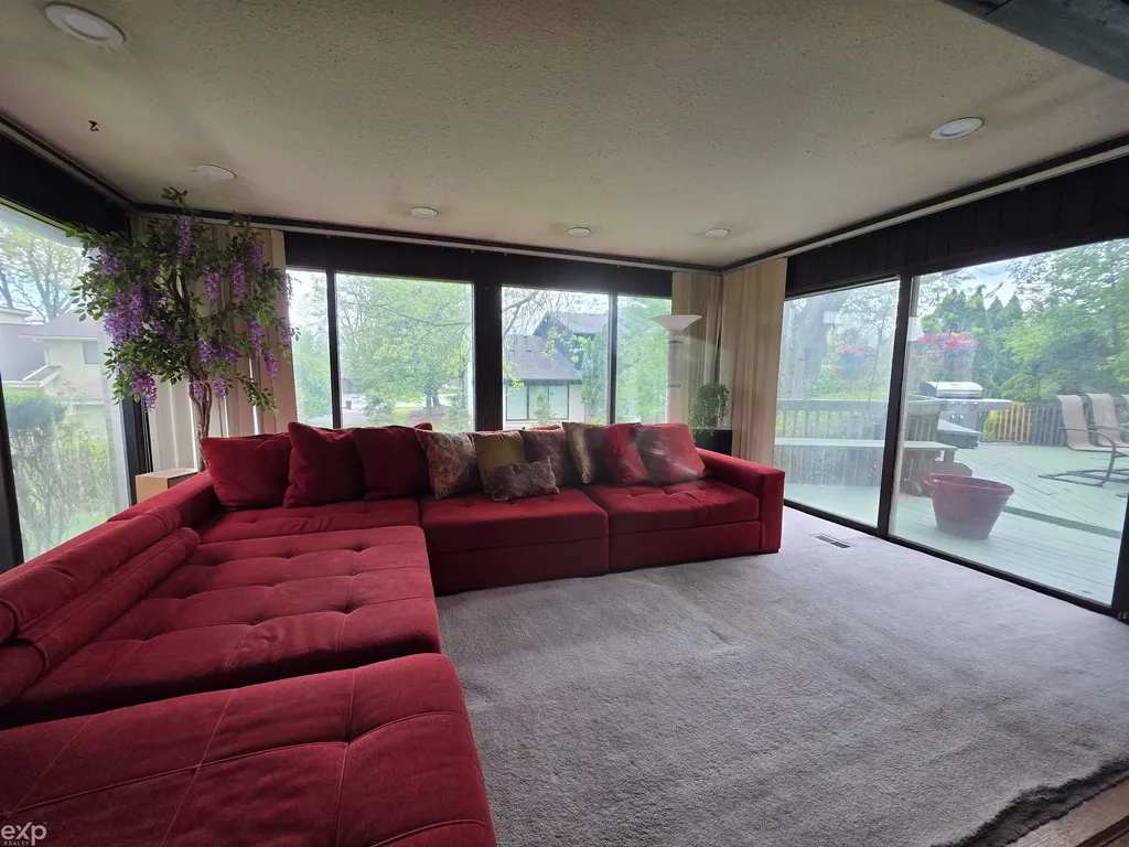 23223 Bellwood Drive Southfield City MI 48034