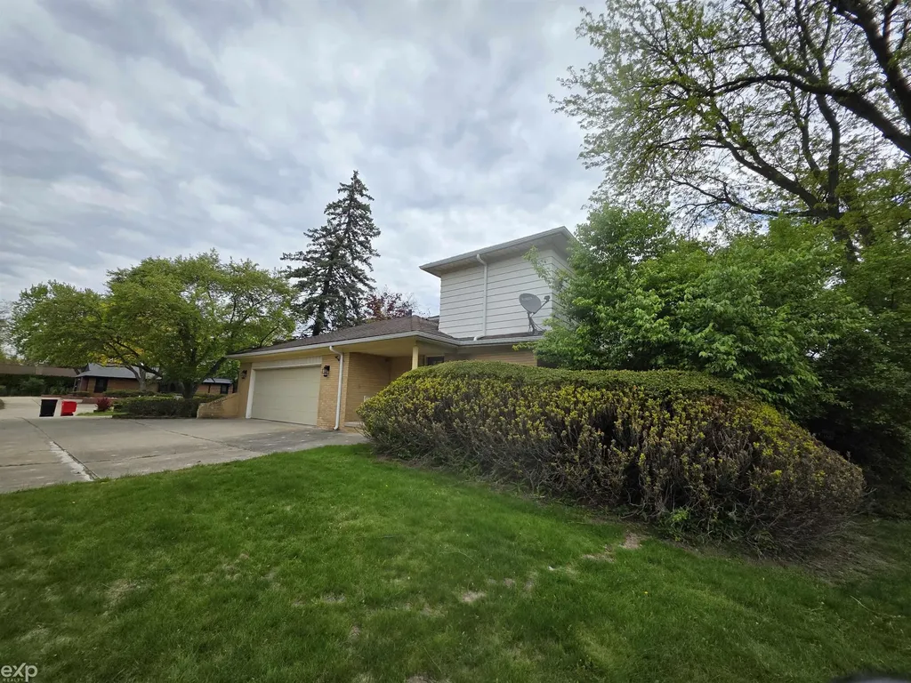 23223 Bellwood Drive Southfield City MI 48034