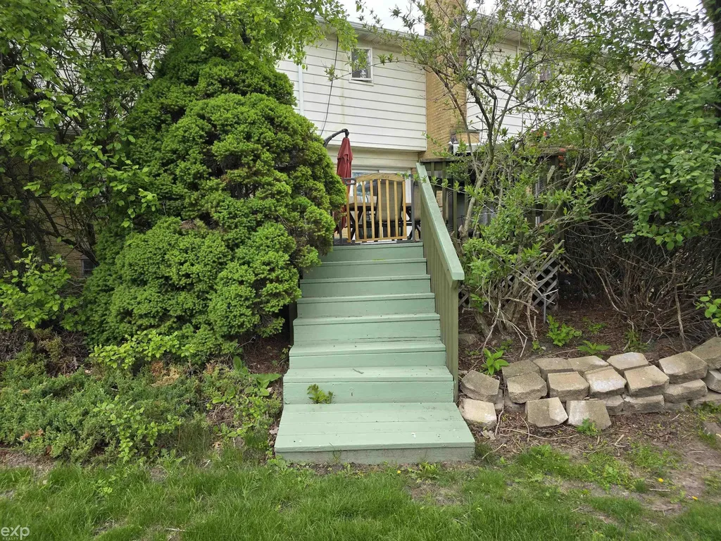 23223 Bellwood Drive Southfield City MI 48034