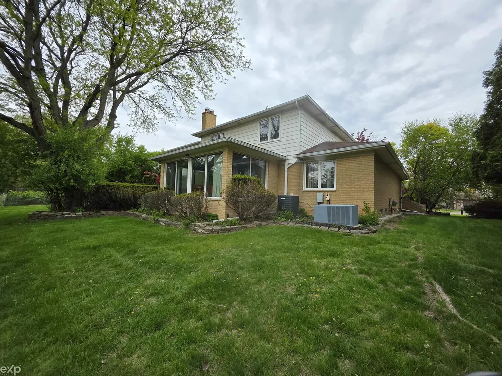 23223 Bellwood Drive Southfield City MI 48034