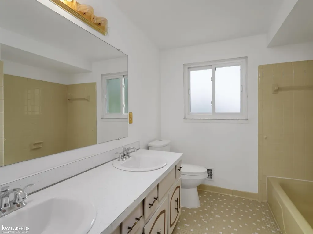 35385 Bobcean Road Clinton Charter Township MI 48035