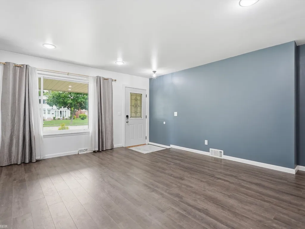 3079 Juanita Drive Sterling Heights City MI 48310