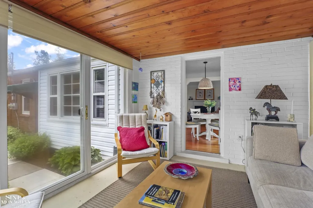 1024 Somerset Avenue Grosse Pointe Park City MI 48230