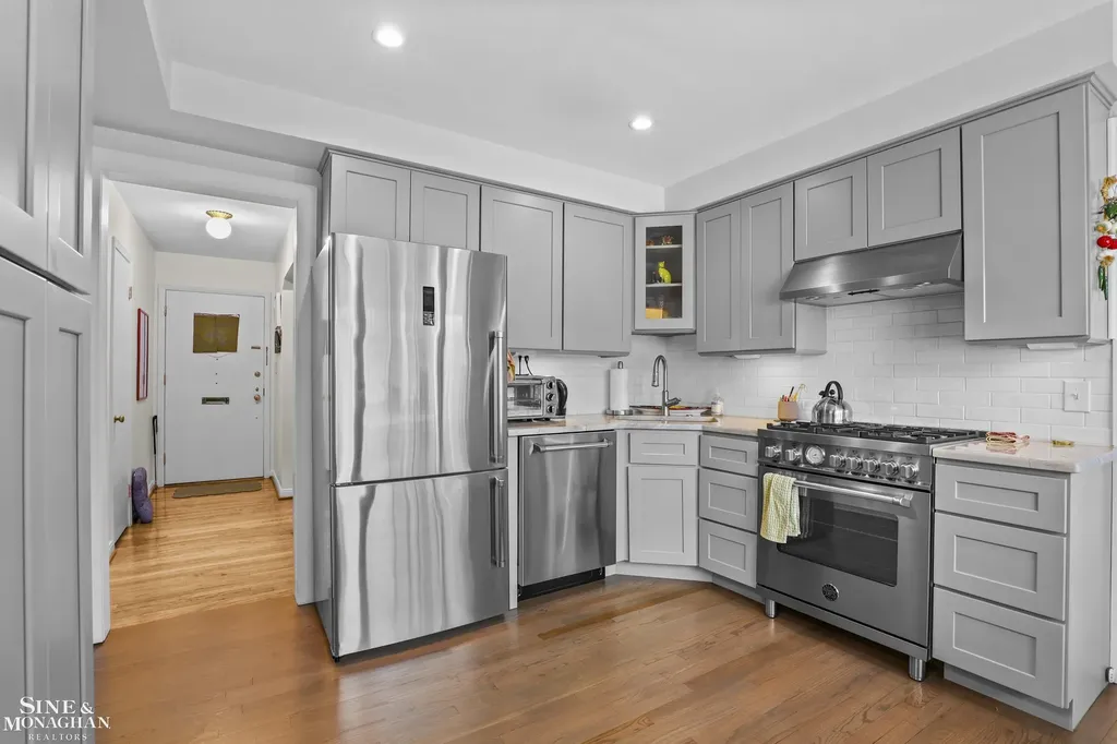 1024 Somerset Avenue Grosse Pointe Park City MI 48230