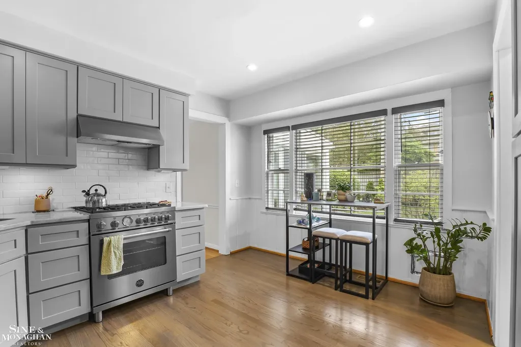 1024 Somerset Avenue Grosse Pointe Park City MI 48230