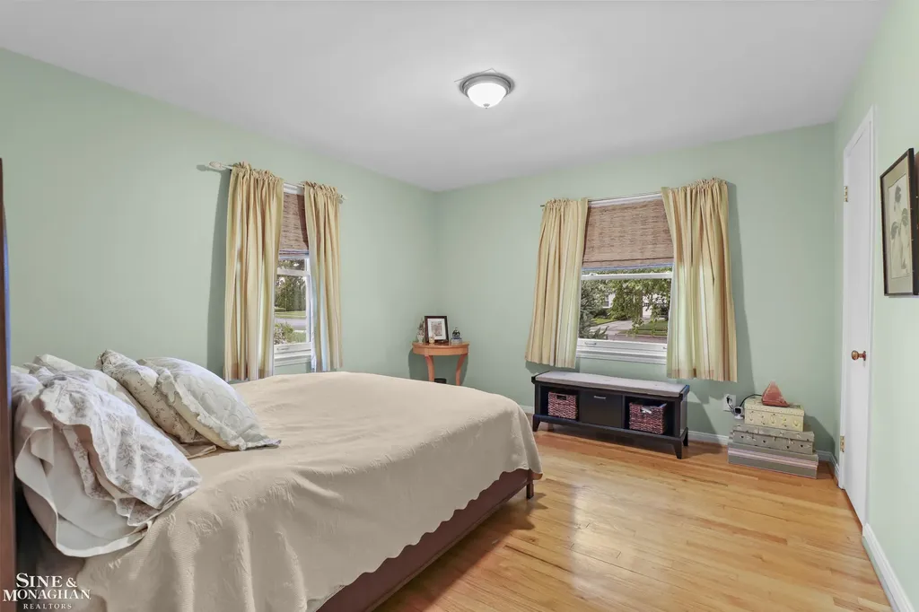 1024 Somerset Avenue Grosse Pointe Park City MI 48230