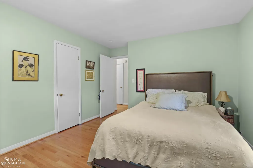 1024 Somerset Avenue Grosse Pointe Park City MI 48230