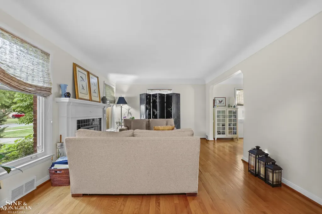 1024 Somerset Avenue Grosse Pointe Park City MI 48230