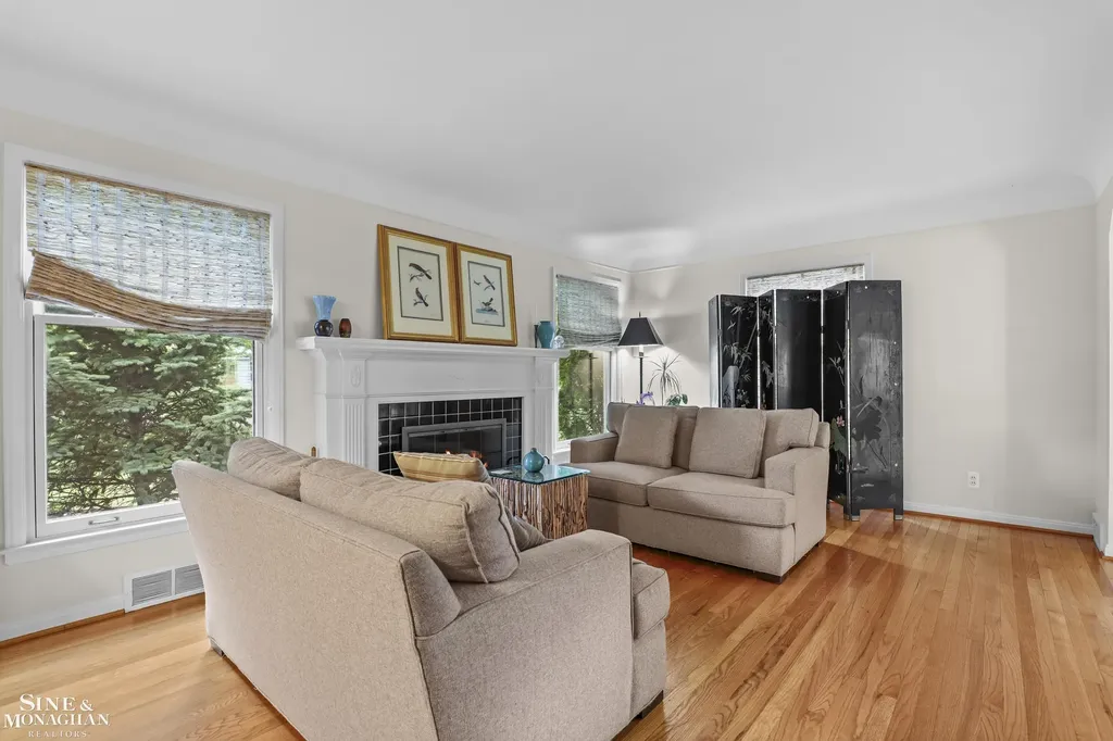 1024 Somerset Avenue Grosse Pointe Park City MI 48230