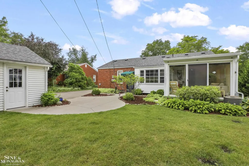 1024 Somerset Avenue Grosse Pointe Park City MI 48230