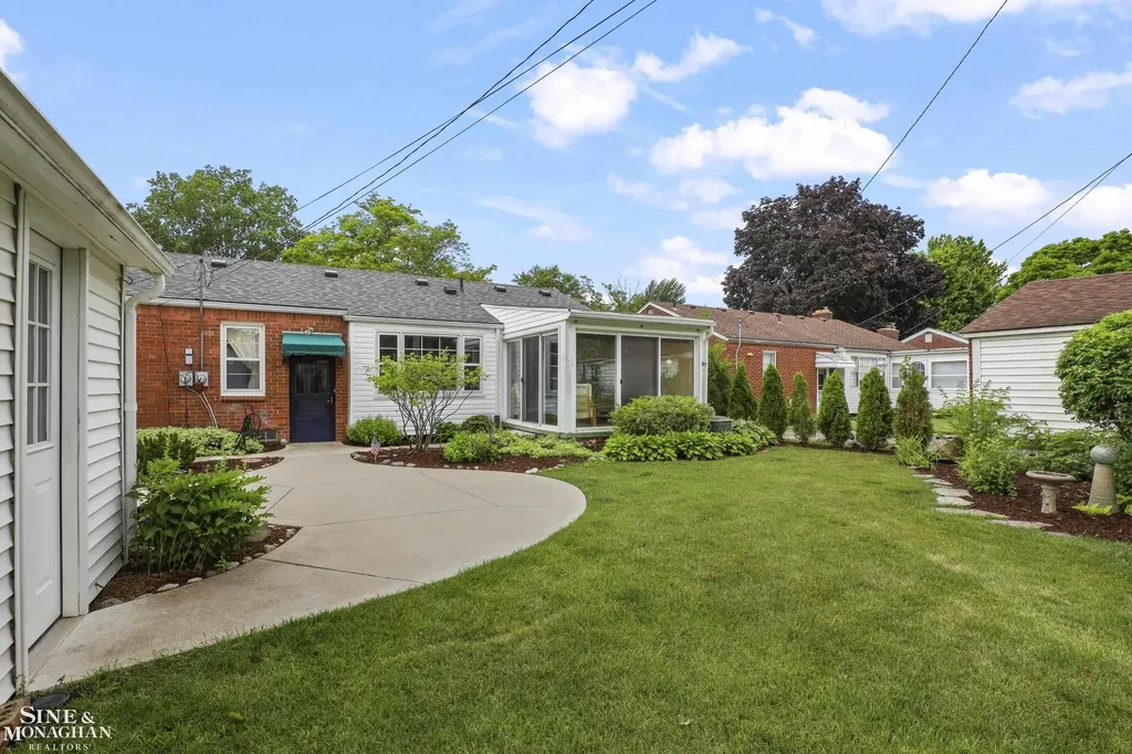 1024 Somerset Avenue Grosse Pointe Park City MI 48230