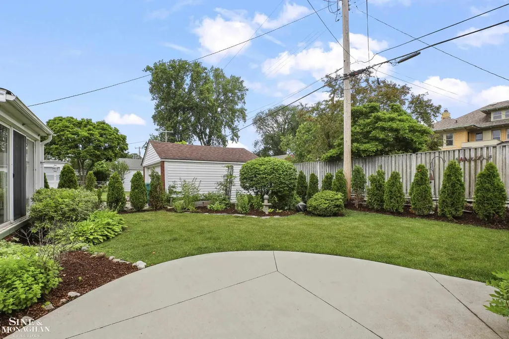1024 Somerset Avenue Grosse Pointe Park City MI 48230