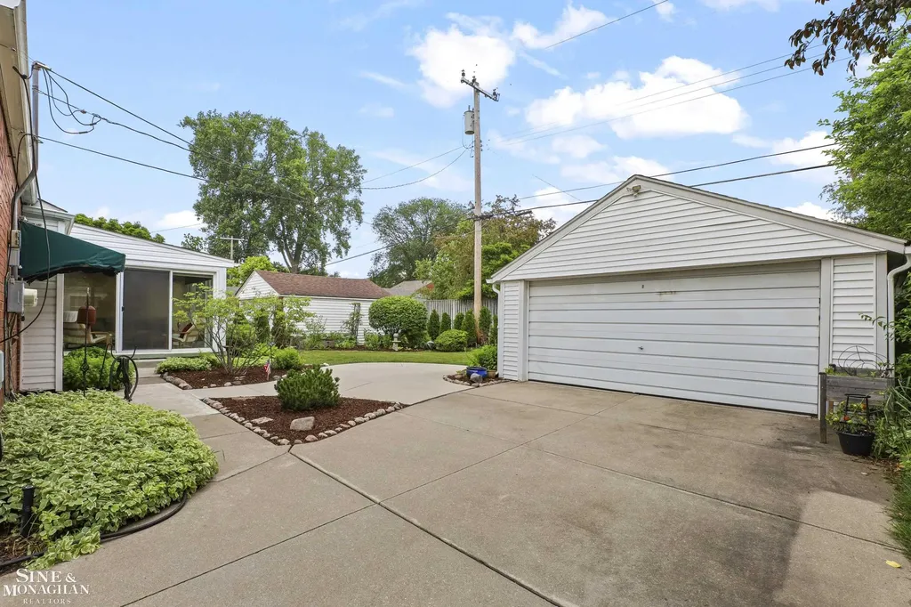 1024 Somerset Avenue Grosse Pointe Park City MI 48230