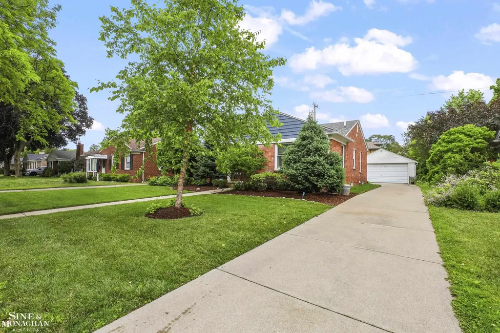 1024 Somerset Avenue Grosse Pointe Park City MI 48230
