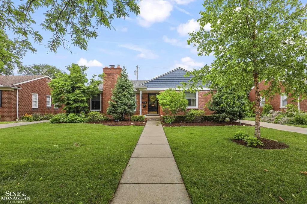 1024 Somerset Avenue Grosse Pointe Park City MI 48230