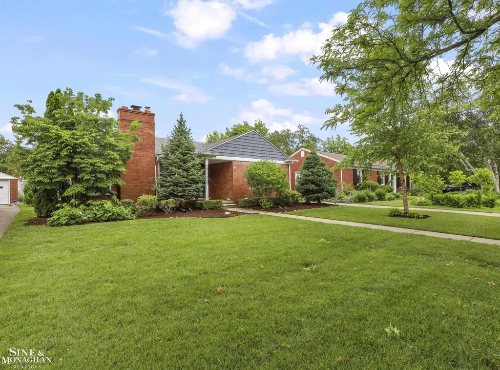 1024 Somerset Avenue Grosse Pointe Park City MI 48230