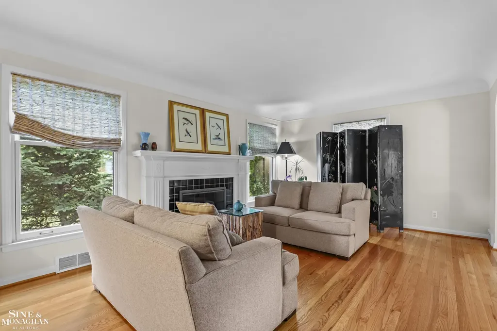 1024 Somerset Avenue Grosse Pointe Park City MI 48230