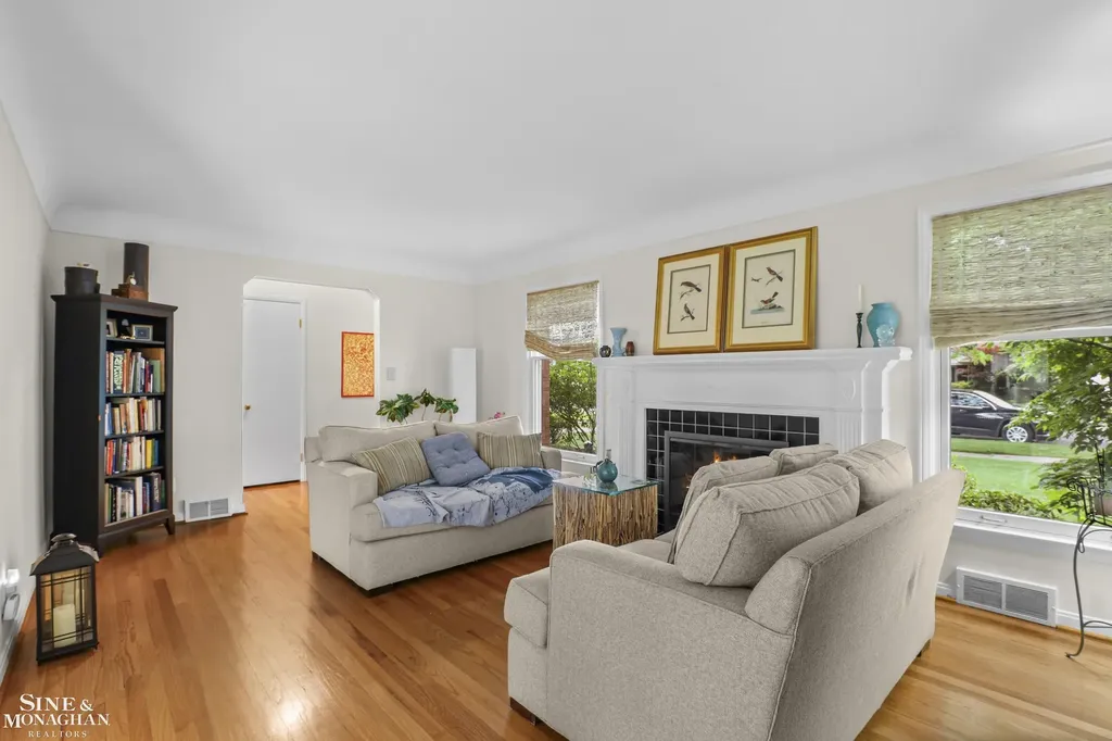 1024 Somerset Avenue Grosse Pointe Park City MI 48230