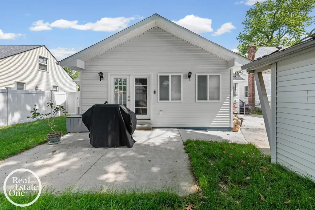21600 Revere Street St. Clair Shores City MI 48080