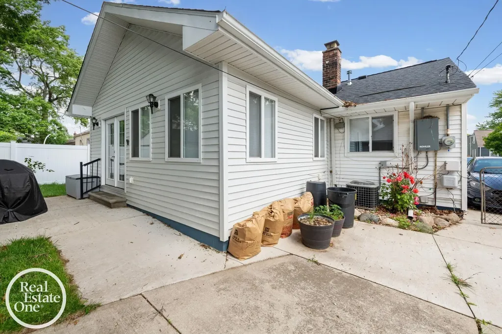21600 Revere Street St. Clair Shores City MI 48080
