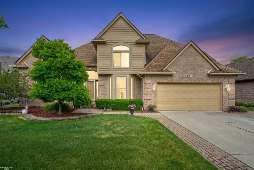 51251 Westwood Drive Macomb Township MI 48042