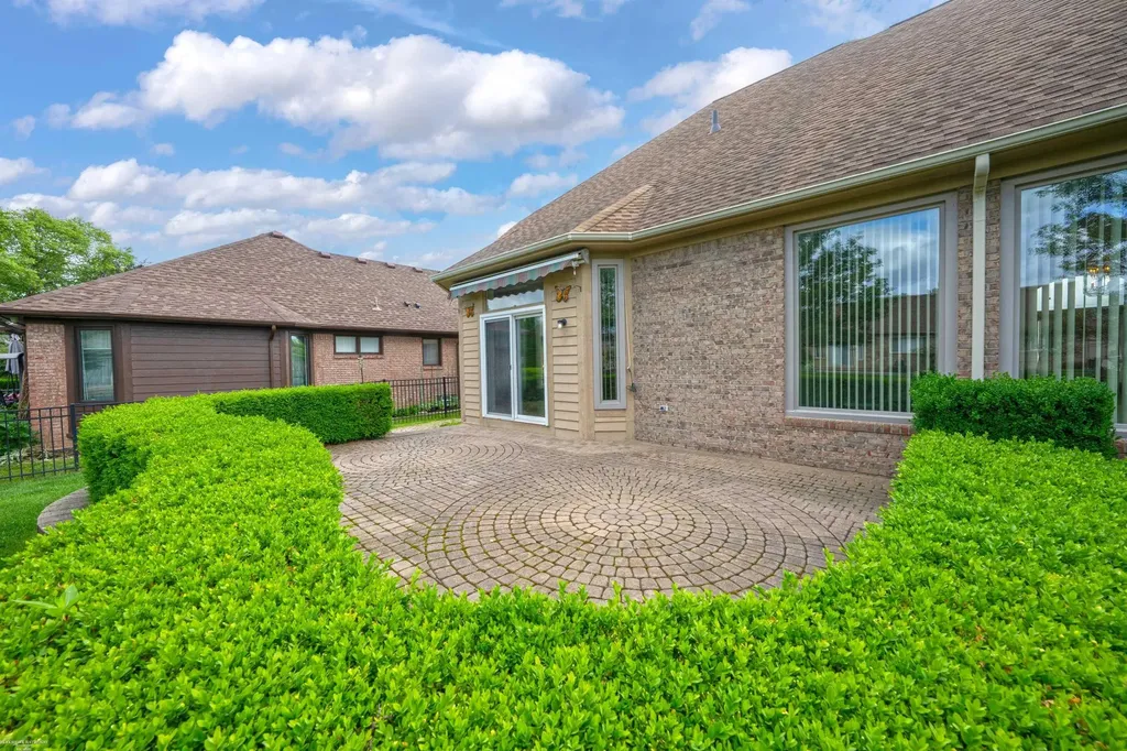 51251 Westwood Drive Macomb Township MI 48042