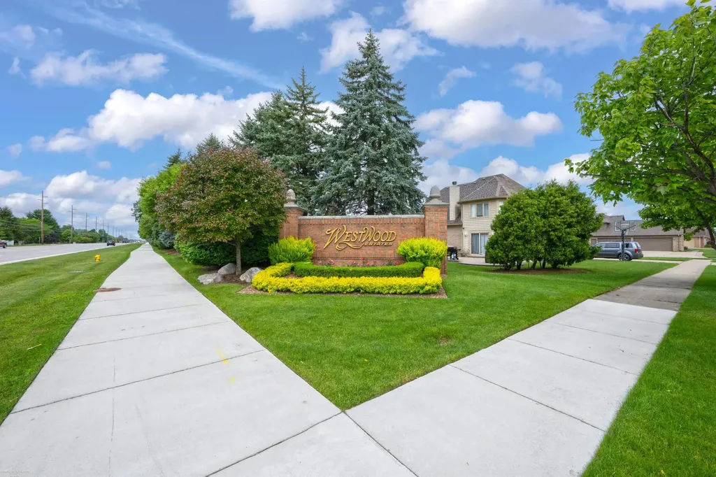 51251 Westwood Drive Macomb Township MI 48042