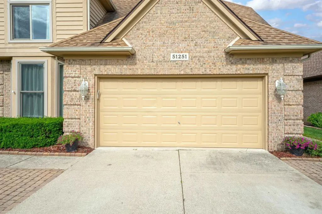 51251 Westwood Drive Macomb Township MI 48042