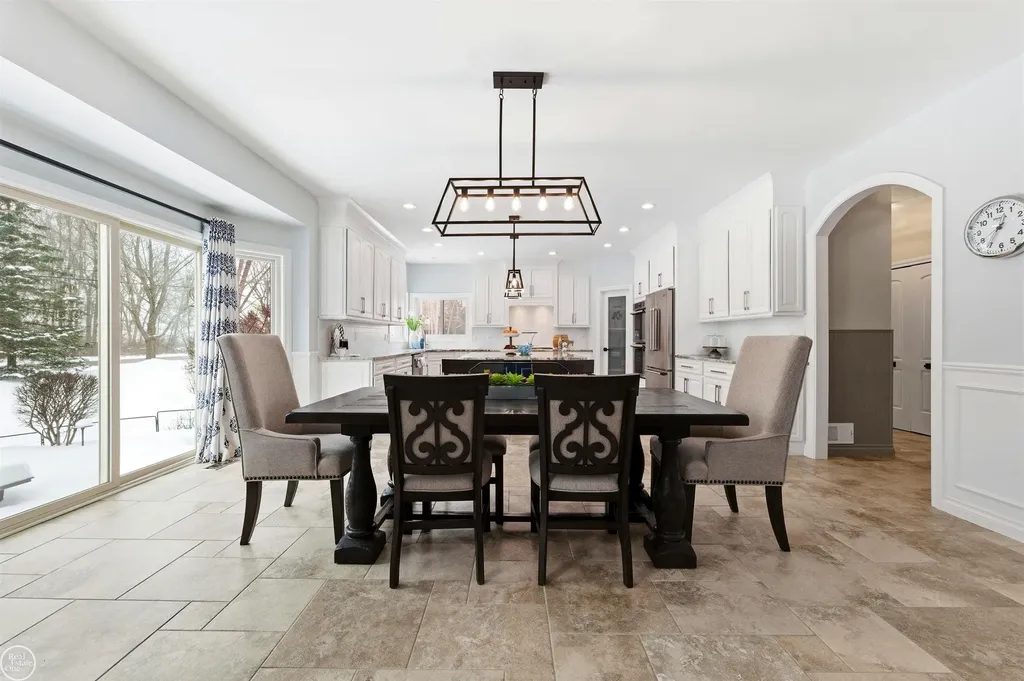 6024 Harbor Court Washington Township MI 48094