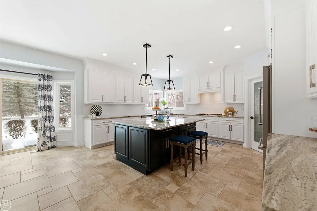 6024 Harbor Court Washington Township MI 48094