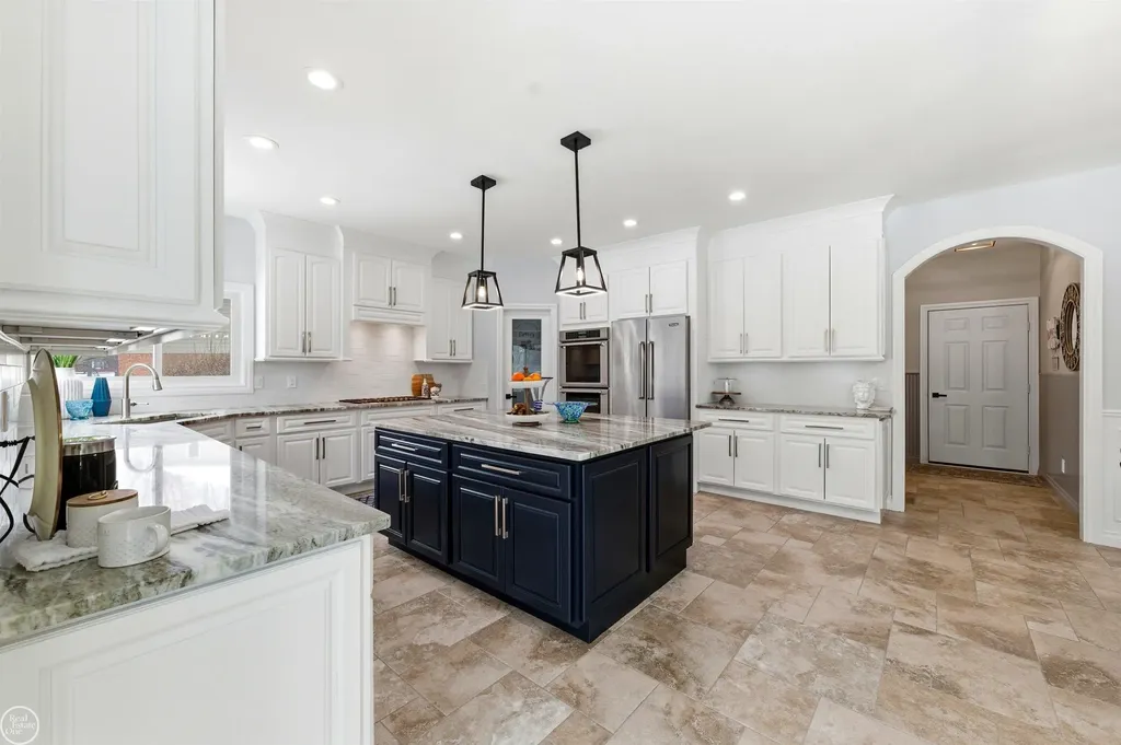 6024 Harbor Court Washington Township MI 48094