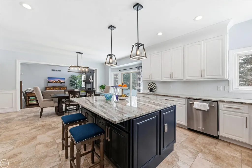 6024 Harbor Court Washington Township MI 48094
