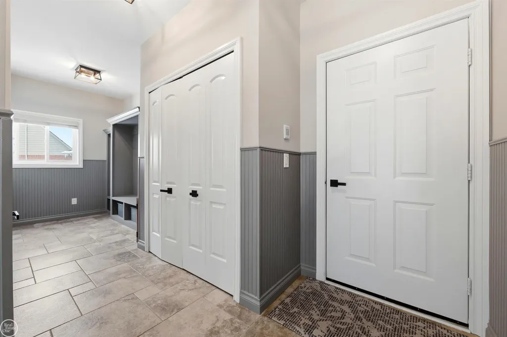 6024 Harbor Court Washington Township MI 48094