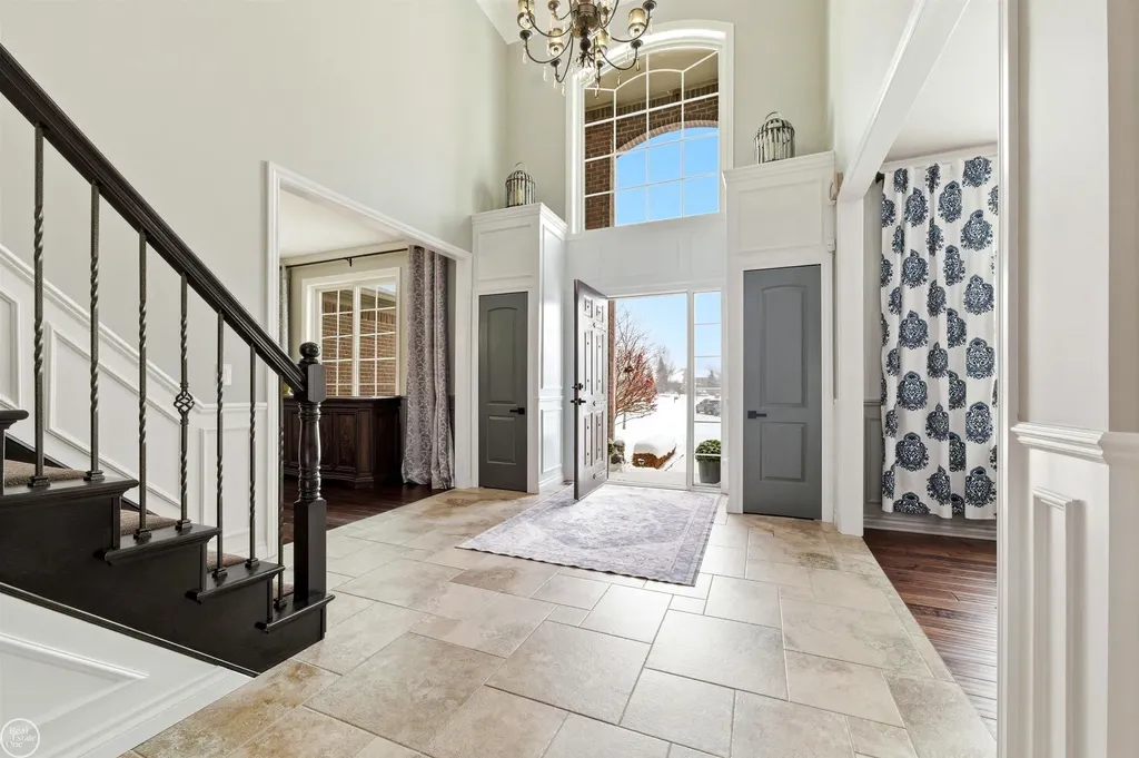 6024 Harbor Court Washington Township MI 48094