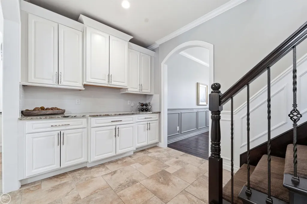6024 Harbor Court Washington Township MI 48094