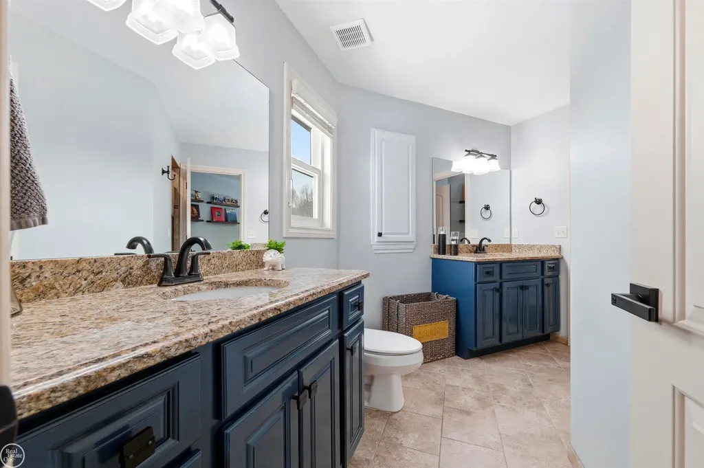 6024 Harbor Court Washington Township MI 48094
