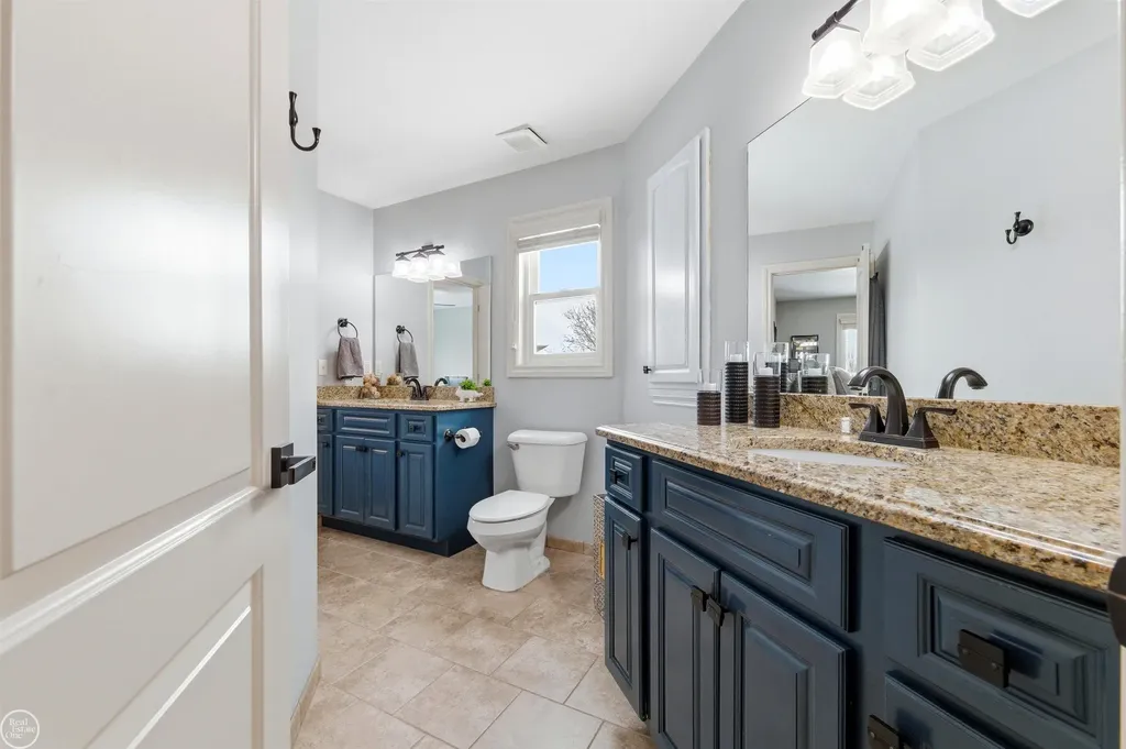 6024 Harbor Court Washington Township MI 48094