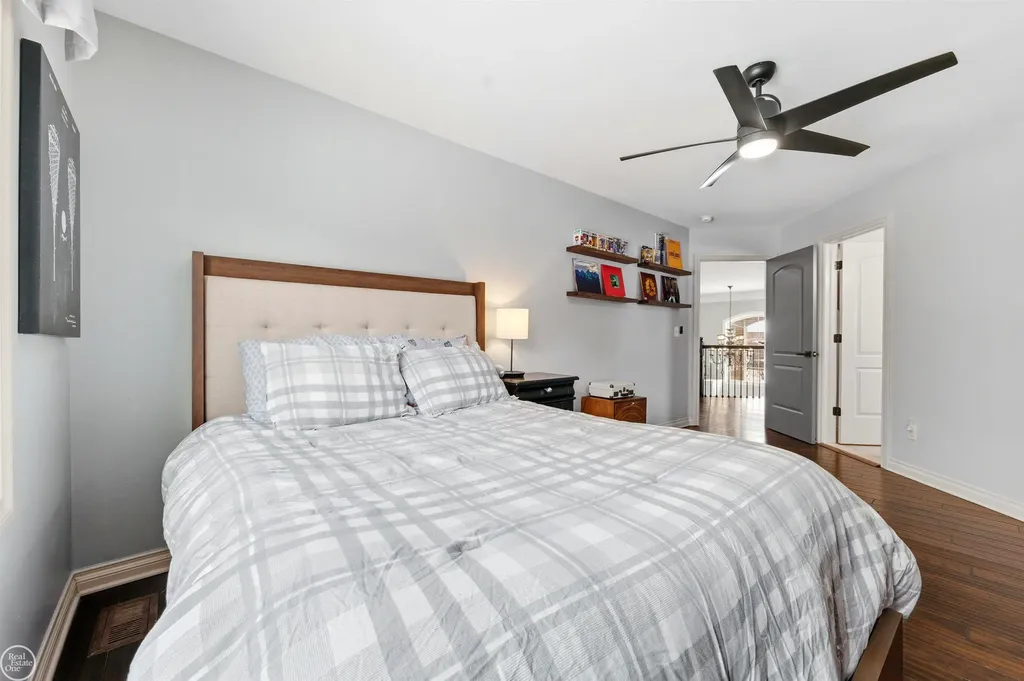 6024 Harbor Court Washington Township MI 48094