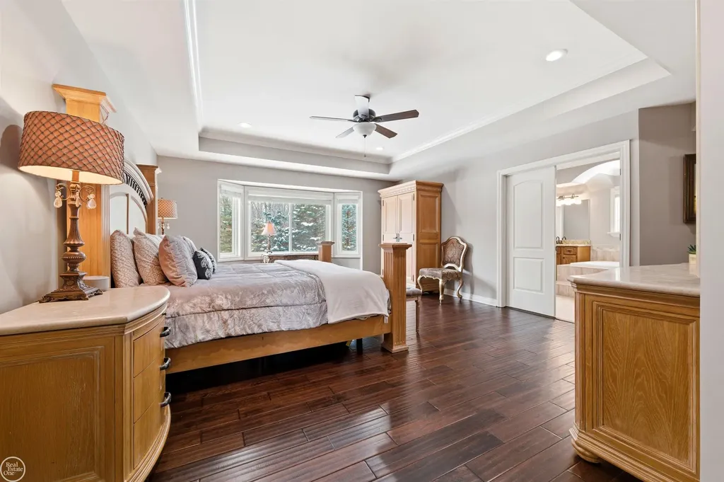 6024 Harbor Court Washington Township MI 48094