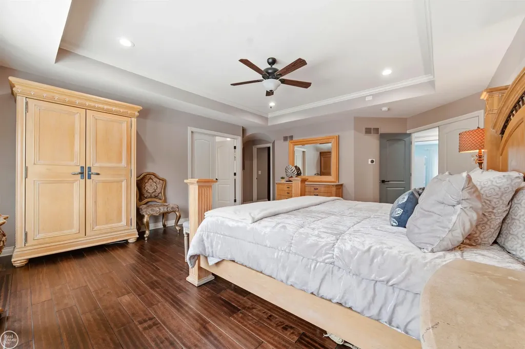 6024 Harbor Court Washington Township MI 48094